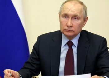 Путин заявил, что в России не хватает рабочих рук «по многим направлениям»