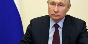 Путин заявил, что в России не хватает рабочих рук «по многим направлениям»