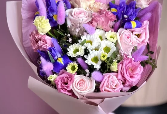 В чем выгода доставки цветов?