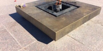 В Волгограде задержали мужчину, прикурившего от Вечного огня