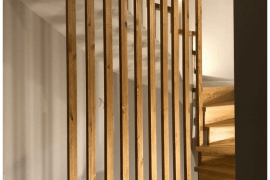 Преимущества лестничных перегородок из сосны