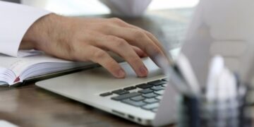 Эксперт увидел демографические риски при введении в России шестидневной рабочей недели