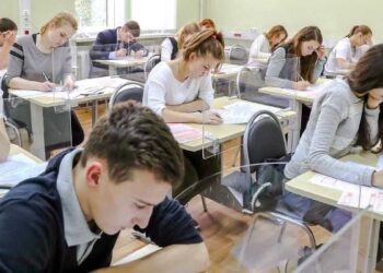 Глава Рособрнадзора заявил, что ЕГЭ не отменят в ближайшие десять лет