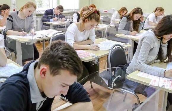 Глава Рособрнадзора заявил, что ЕГЭ не отменят в ближайшие десять лет