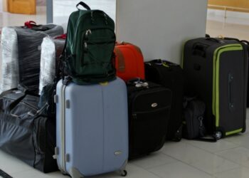 Путин поручил правительству снизить отток россиян из страны