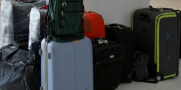 Путин поручил правительству снизить отток россиян из страны