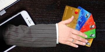 Россиян предупредили о самых распространенных схемах мошенничества