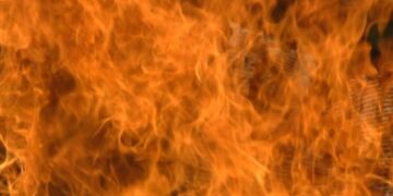 ТАСС: На Кубани из-за падения беспилотника загорелся резервуар с нефтью (видео)