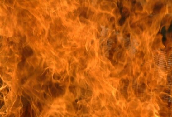 ТАСС: На Кубани из-за падения беспилотника загорелся резервуар с нефтью (видео)