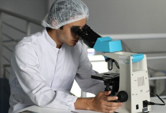 Вице-президент РАН: Россия за пять лет потеряла 50 тысяч научных сотрудников