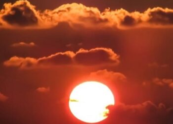 Эксперты сообщили о двух сильных вспышках на Солнце 19 июня