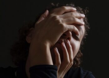 «Инсульт, рак, нейросифилис»: врач перечислила опасные болезни, о которых может сигнализировать икота