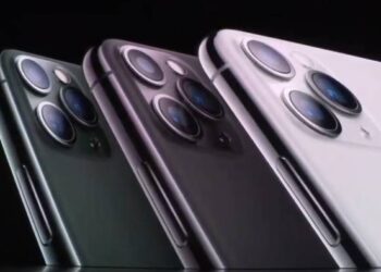 Песков: Сотрудникам президентской администрации запрещено пользоваться iPhone в служебных целях