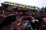 Почти 300 человек погибли, 900 ранены. Что известно о столкновении поездов в Баласоре 