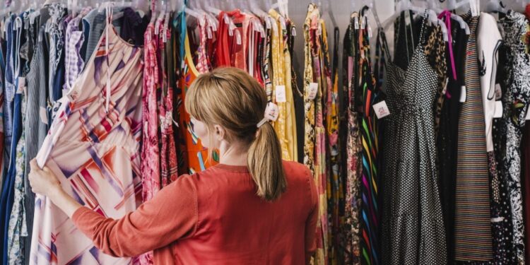 Преимущества покупки одежды оптом в сток и секонд хенде