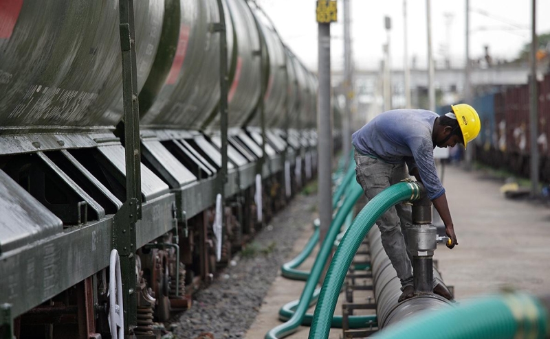 
                    В мае Россия обеспечила почти половину импорта нефти в Индии

                