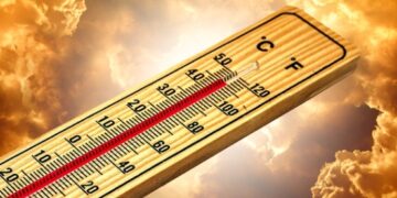 Кардиолог рассказал, сколько воды нужно пить в жару на улице