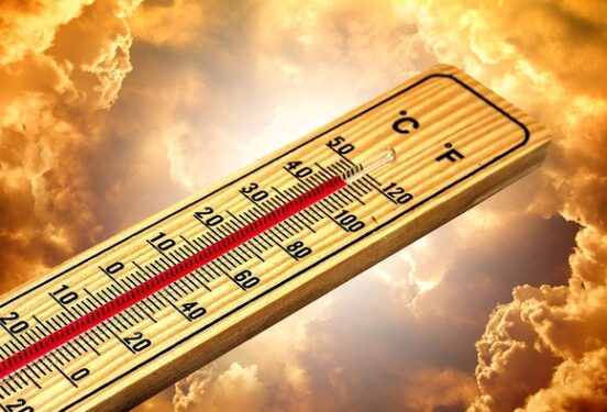 Кардиолог рассказал, сколько воды нужно пить в жару на улице