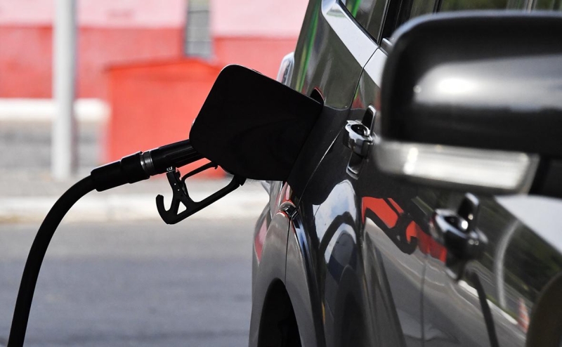 
                    «Коммерсантъ» узнал о планах властей ограничить число экспортеров бензина

                