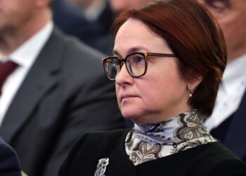 Набиуллина объяснила, почему слабеет рубль