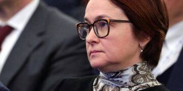 Набиуллина объяснила, почему слабеет рубль
