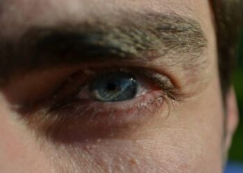 Невролог раскрыла симптом болезни Альцгеймера, возникающий во время вождения