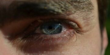 Невролог раскрыла симптом болезни Альцгеймера, возникающий во время вождения