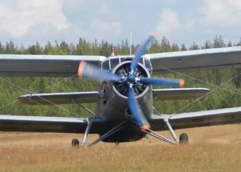 Самолет Ан-2 совершил вынужденную посадку в Кировской области