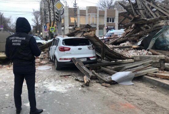 В Кисловодске подпорная стена рухнула на четыре машины, поврежден газопровод (видео)