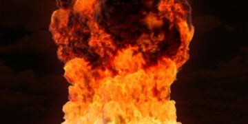 В Крыму произошел взрыв на складе боеприпасов, приостановлено движение поездов