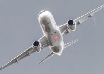 Импортозамещенный самолет «Суперджет»-100 совершил первый полет (видео)