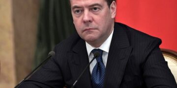 «Конвейеры работают в три смены»: Медведев заявил, что РФ сама себя обеспечивает всеми видами вооружений