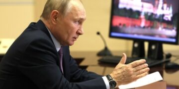 Путин призвал пересадить чиновников на отечественные автомобили