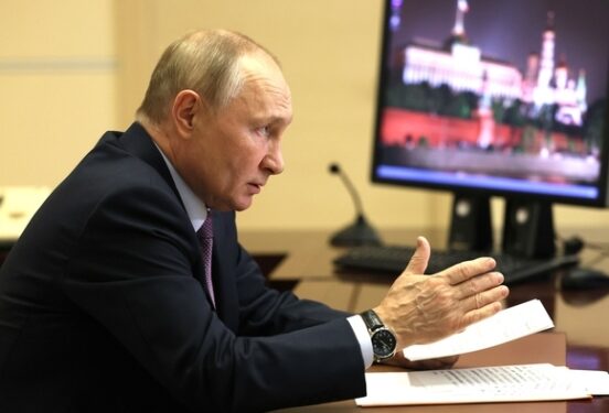 Путин призвал пересадить чиновников на отечественные автомобили