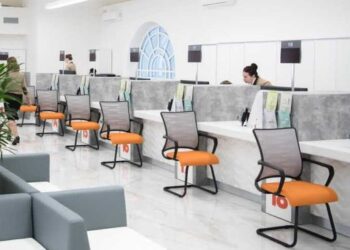 «Коммерсант»: Россияне осаждают МФЦ, чтобы отказаться от биометрии