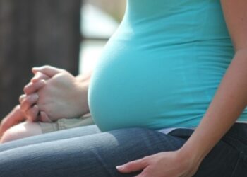 «Коммерсант»: В России выросло число сторонников госрегулирования абортов