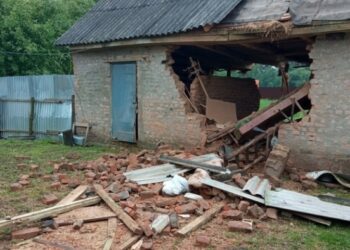 «Обстреляли из „Градов“, закидали бомбами»: приграничные регионы РФ вновь атаковали со стороны Украины