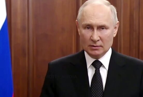 Путин на открытом уроке для школьников назвал Россию непобедимой