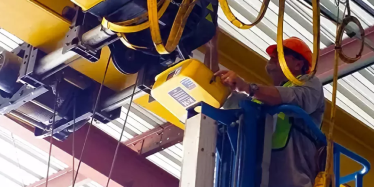 Высота профессионализма: искусство и техника ремонта мостовых кранов