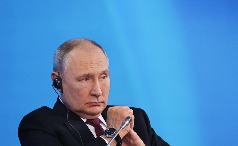 
                    Экономисты оценили влияние нового указа Путина на курс рубля

                