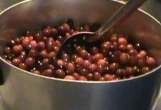 Роспотребнадзор сообщил, что клюквенный сок защитит от коронавируса