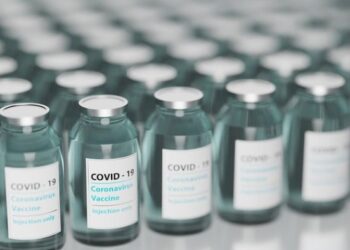 «„Спутник V“ больше не защищает от ковида»: Гинцбург признал неэффективность российской вакцины