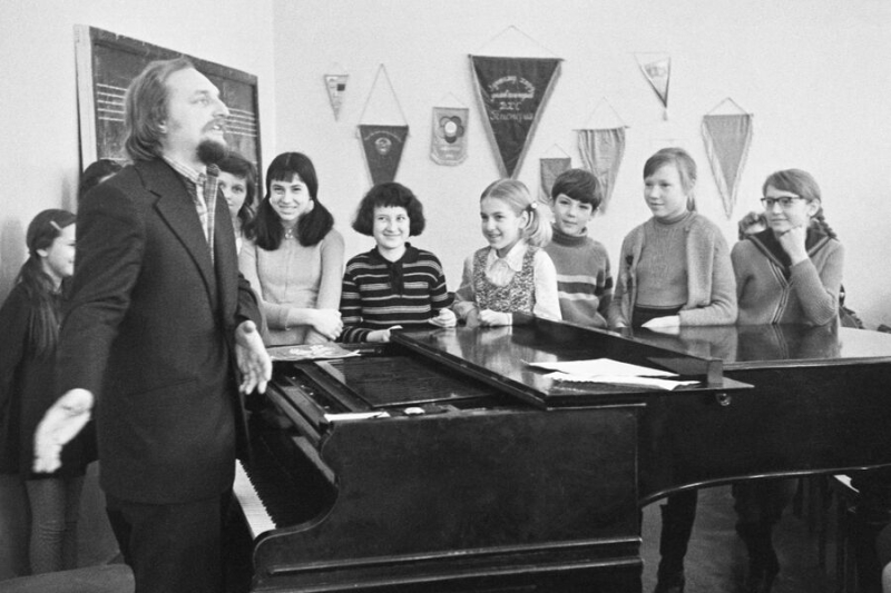Умер композитор Геннадий Гладков. Он написал музыку к «Бременским музыкантам» и «Джентльменам удачи» 