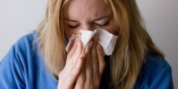 «Вирусных больных будет больше»: инфекционист предрек России тяжелый год