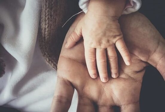 Житель Кузбасса избил шестимесячного сына — малыш умер в больнице