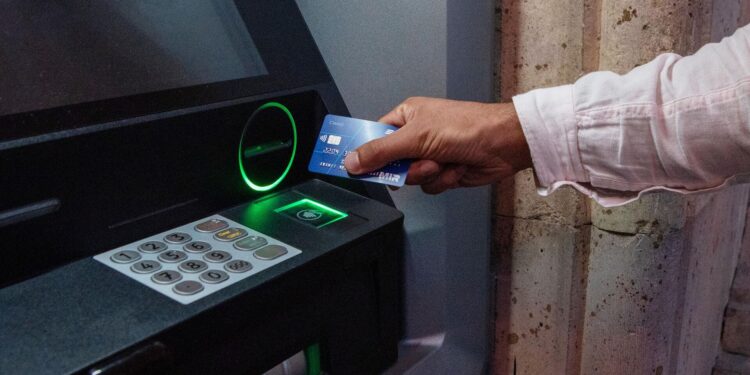 Использование банковских терминалов для безопасного и удобного проведения платежей