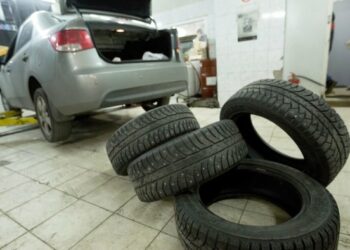 «КП»: Более 40% россиян не могут купить себе автомобиль