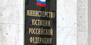 Минюст потребовал признать движение ЛГБТ экстремистским и запретить его