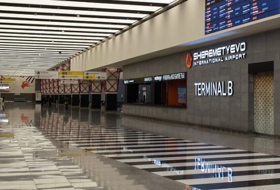 Пассажирам внутренних рейсов могут разрешить покупать алкоголь в duty free — проект уже в Госдуме