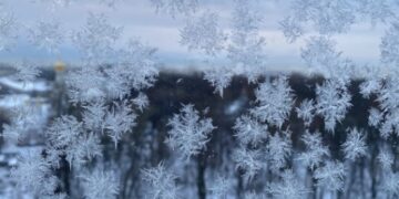 В Магадане спасли ребенка, запертого в машине в 20-градусный мороз